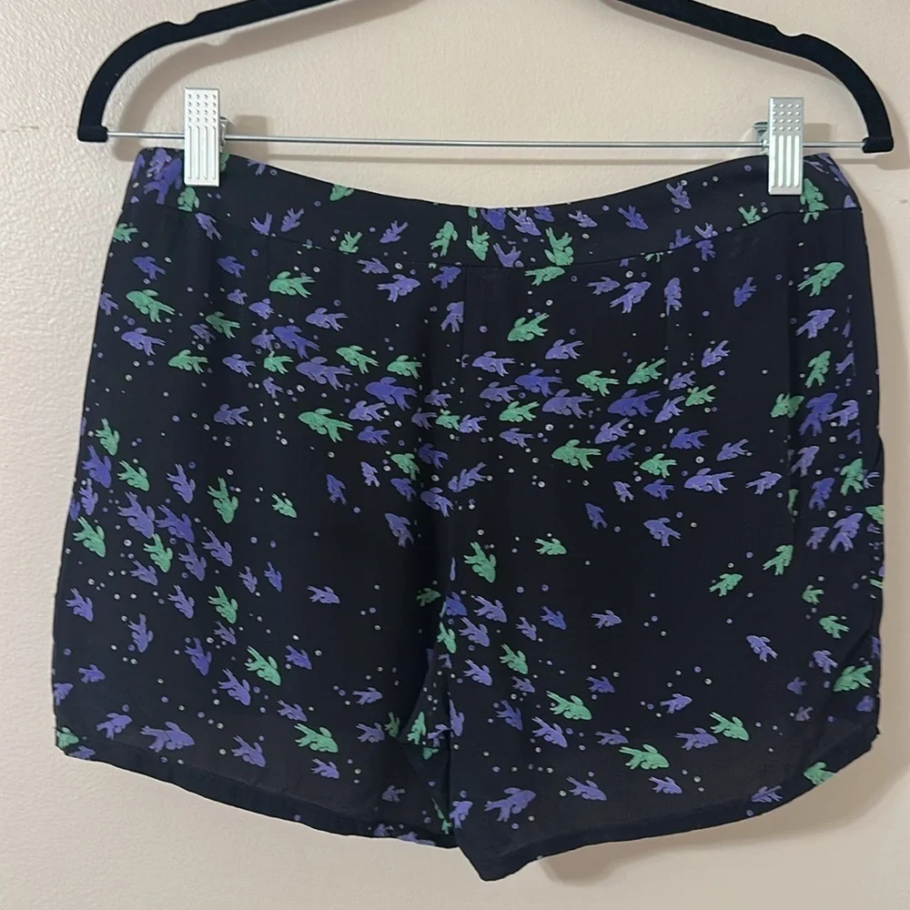Tori Richard Womens 100% Silk Fish Print Shorts Sz 4 Resortwear Preppy Coastal - Picture 2 of 8